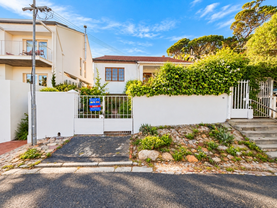 2 Bedroom Property for Sale in Vredehoek Western Cape
